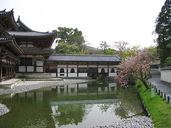 byodo-in_bell_windows.jpg