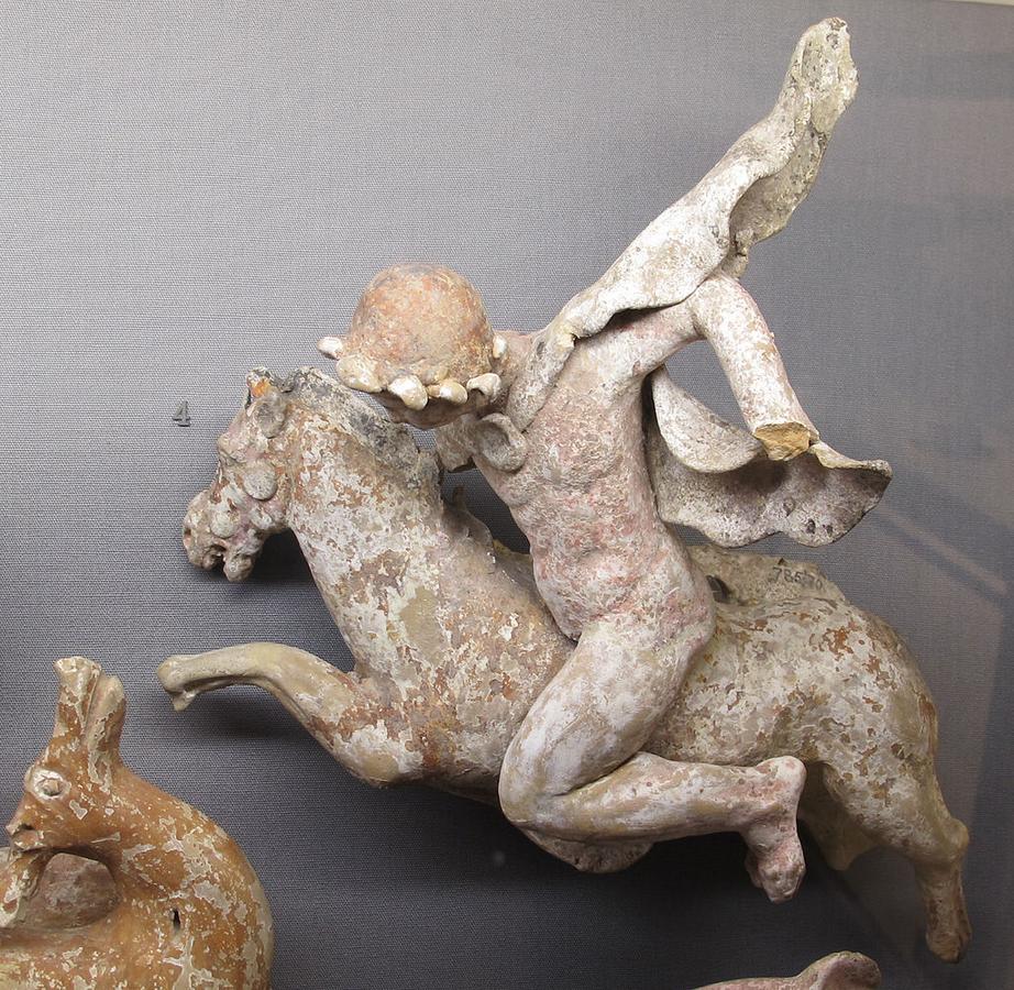 Canosa,_decorazioni_di_un_askos_con_scene_di_caccia,_270-200_ac._02.JPG