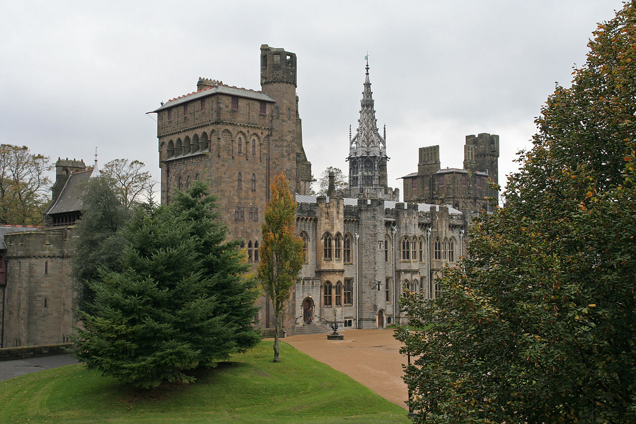 Cardiff_Castle_4_(2992667656).jpg