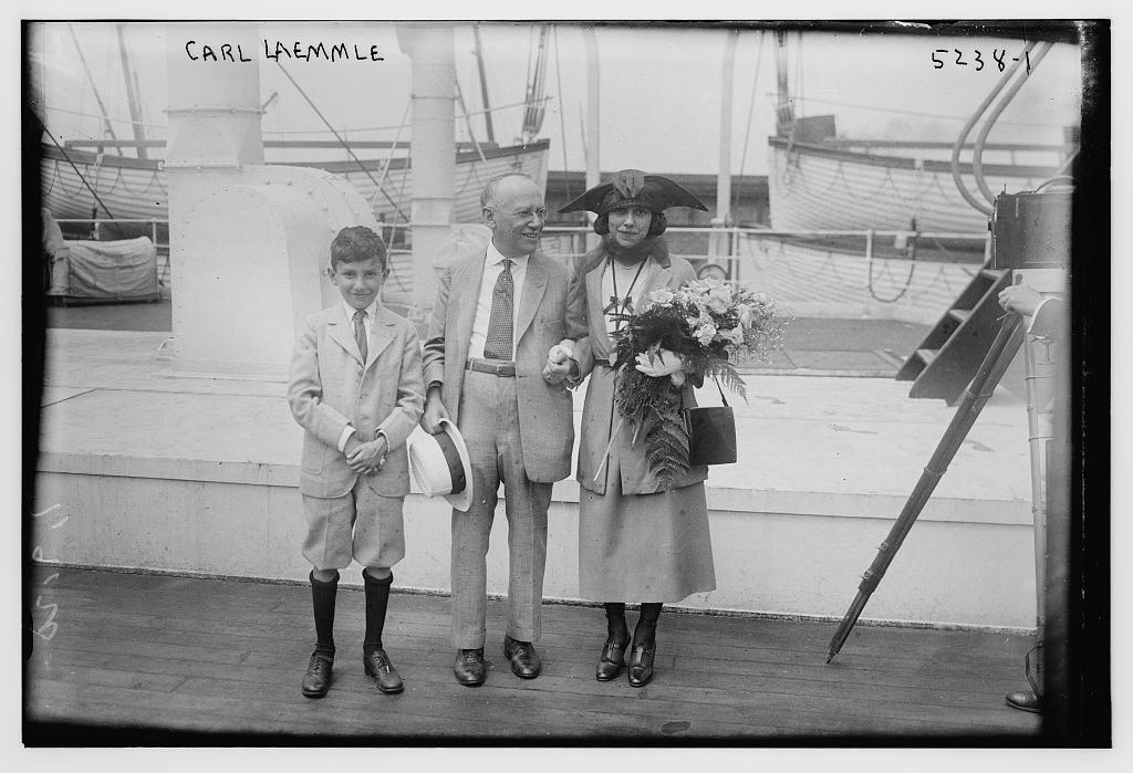 Carl_Laemmle_aboard_ship_in_1920.jpg