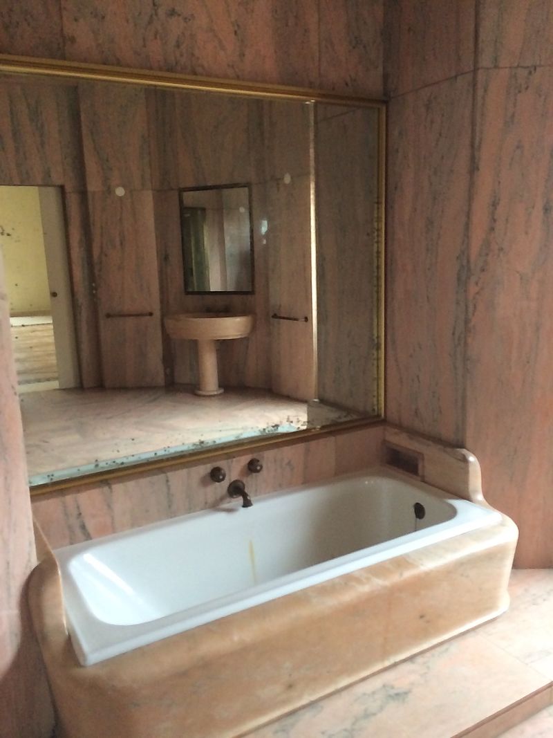 Casa_de_Serralves_bathroom.jpg