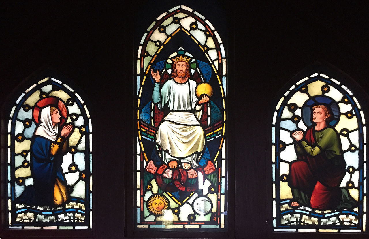 Castell_Coch_stained_glass_panel_12.jpg