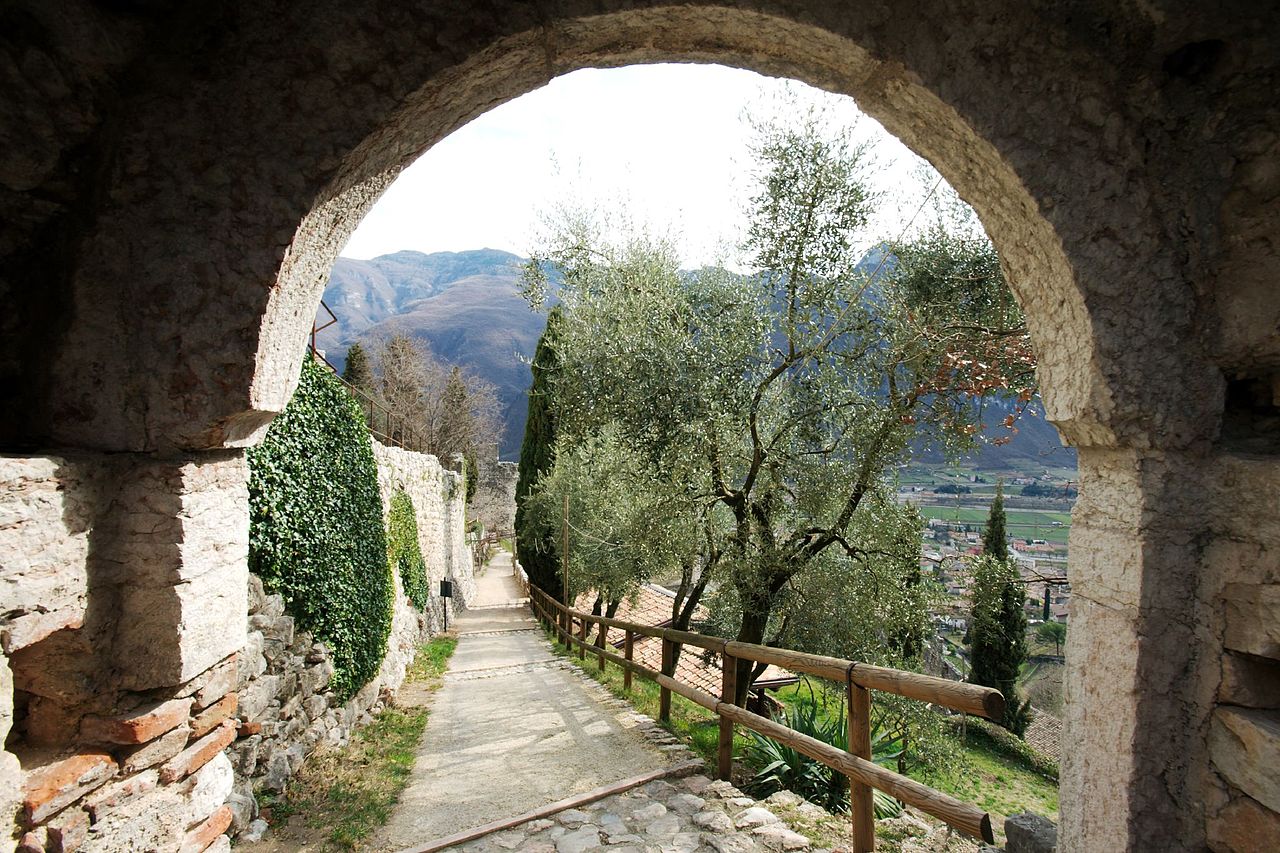Castello_di_Avio_06.jpg