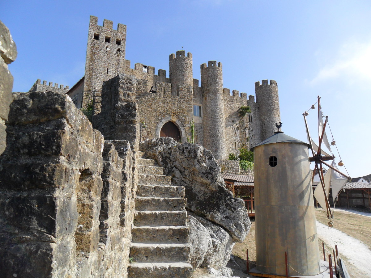 Castelo_de_Óbidos-exterior_da_Pousada.jpg