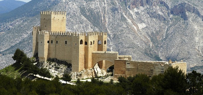 Castillo-de-Vélez-Blanco-Almería.jpg