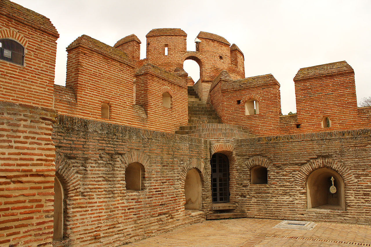 Castillo_de_La_Mota,_en_Medina_del_Campo_(7118585497).jpg