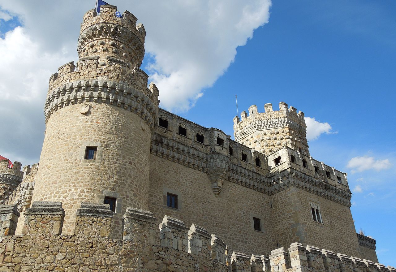 Castillo_nuevo_de_Manzanares_el_Real_-_South_view.JPG
