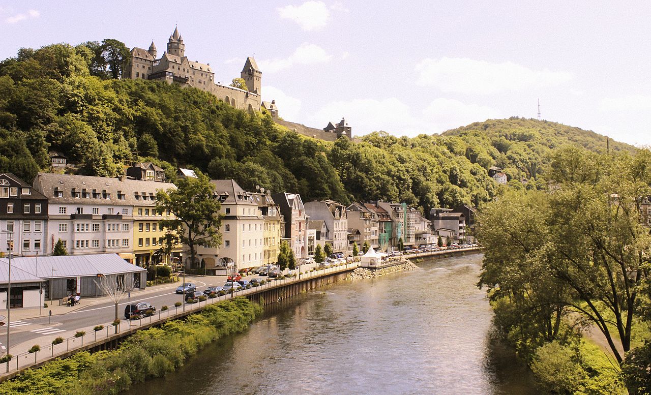 Castle_Altena_from_the_Altena_River.jpg