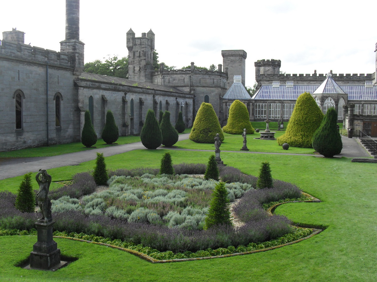 Castle_Alton_Towers.JPG