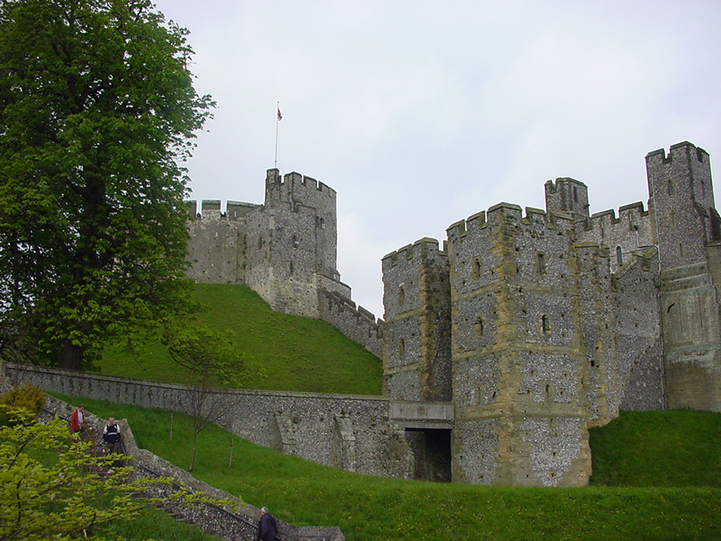 Castle_gate_-_panoramio.jpg
