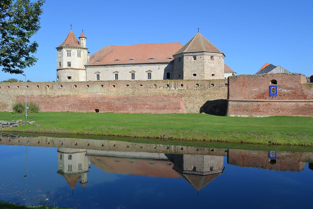 Cetatea_Fagaras_-_panoramio_-_Andrei_Dan_Suciu_(1).jpg