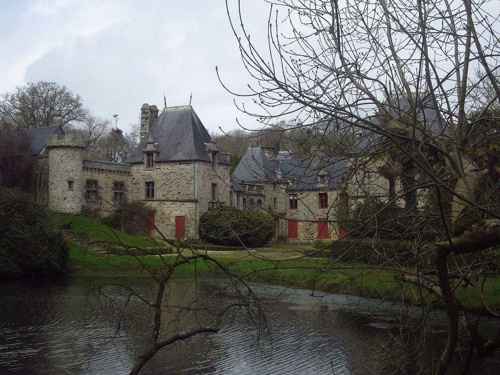 Château_de_Kervéatoux,_Plouarzel_01.JPG