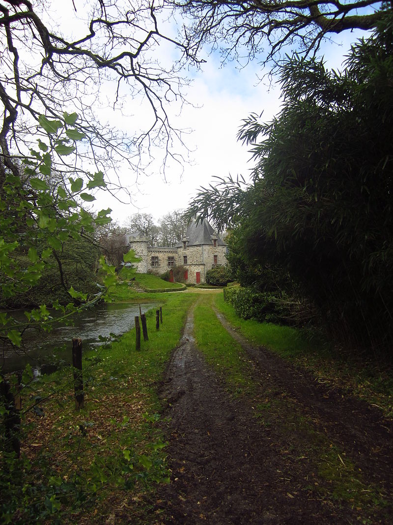 Château_de_Kervéatoux,_Plouarzel_02.JPG