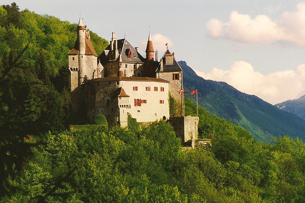 Château_de_Menthon-Saint-Bernard_03.jpg