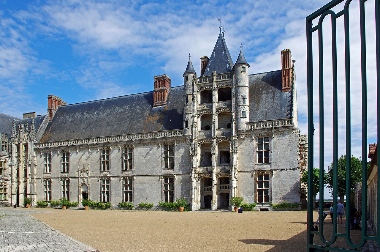 Châteaudun_(Eure-et-Loir)_(14658849919).jpg