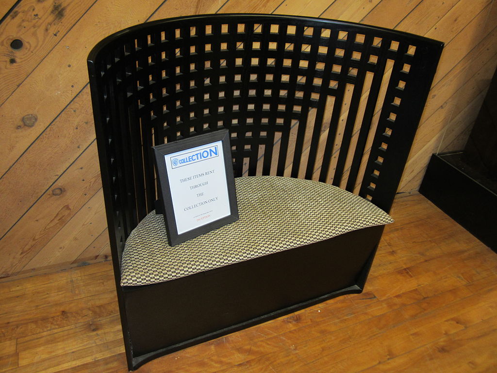 Chair_from_Inception.jpg