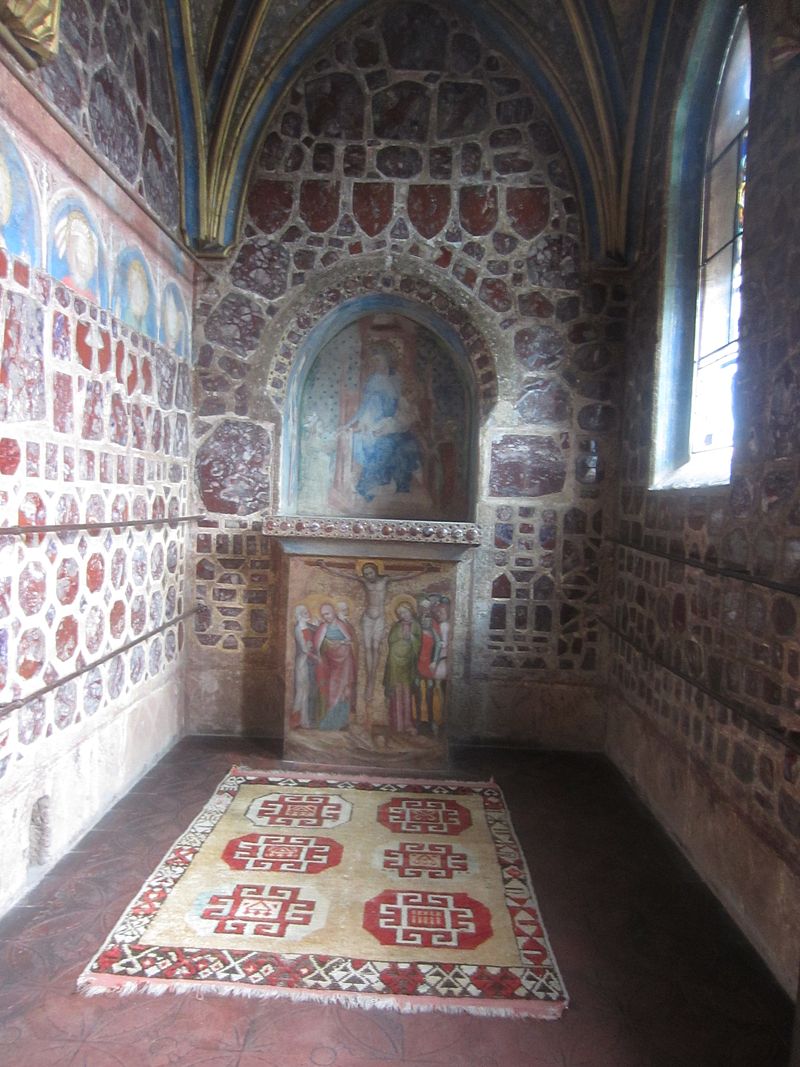 Chapel_of_the_Holy_Cross_at_Karlštejn_Castle_6.JPG
