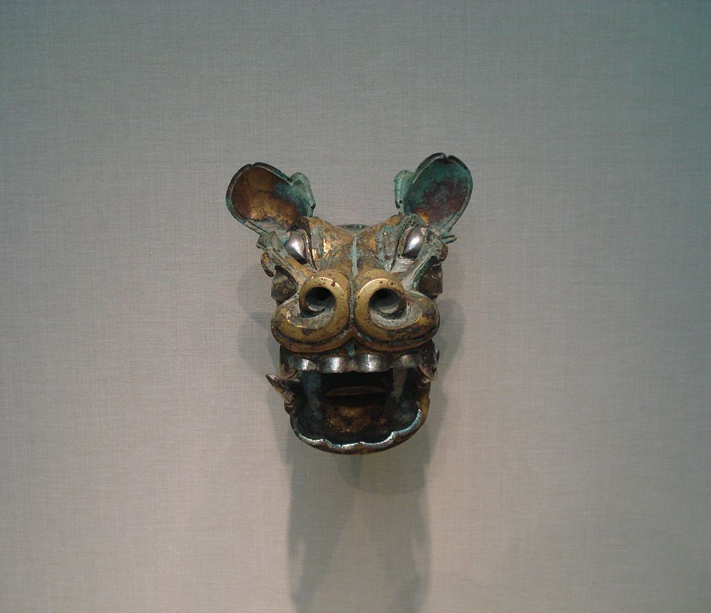 Chariot_fitting,_Eastern_Zhou_Dynasty.jpg
