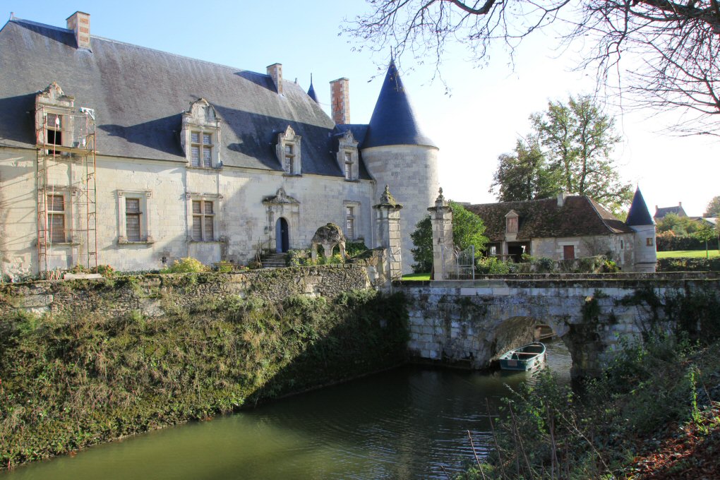 chateau-de-coussay-86_d.JPG