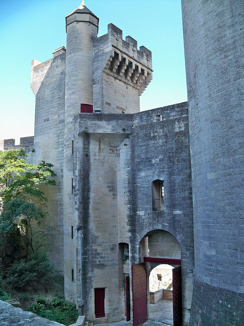 Chateau_Tarascon_-_Entrée.jpg