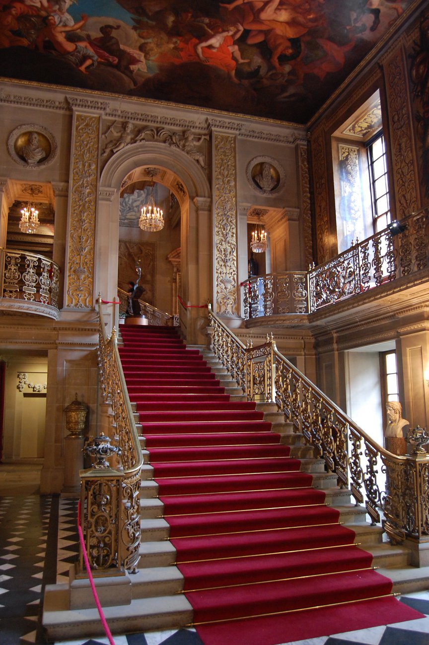 Chatsworth_main_hallway.jpg