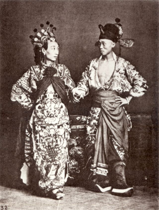 Chinese_actors,_circa_1868_(Vintage.es).jpg