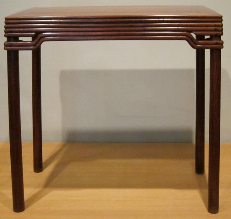 Chinese_side_table,_Qing_dynasty,_Kangxi_period,_huanghuali_wood,_HAA.JPG