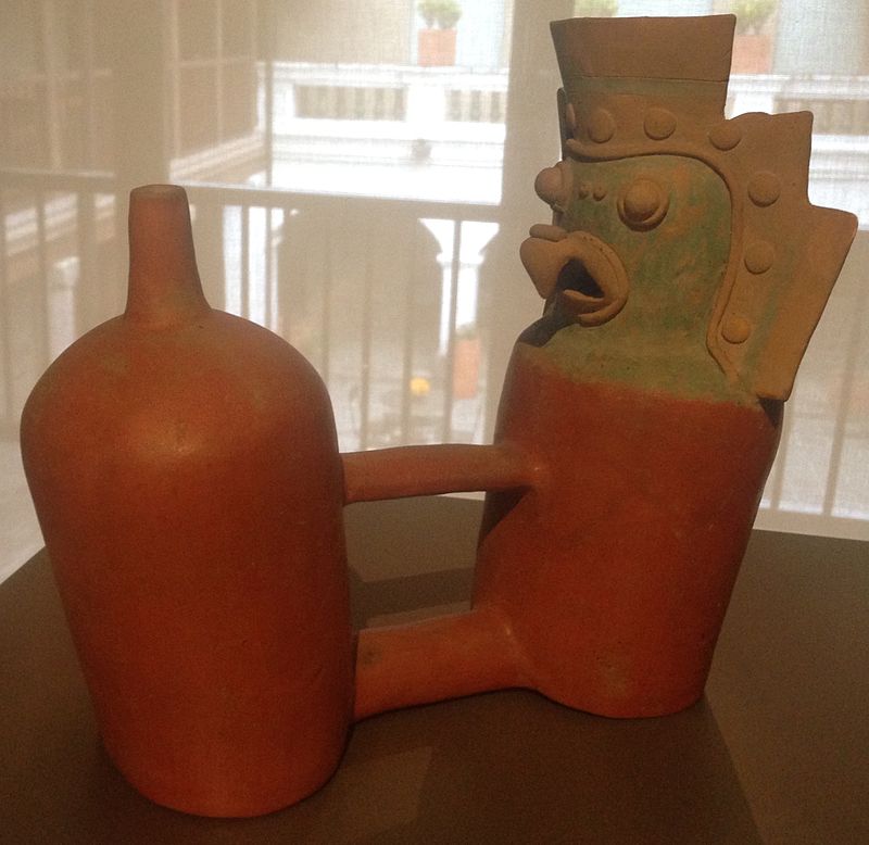 Chorrera_bottle_with_bird_statue.jpg