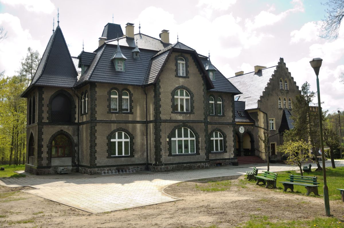 Chroscin_Zamek_2.jpg