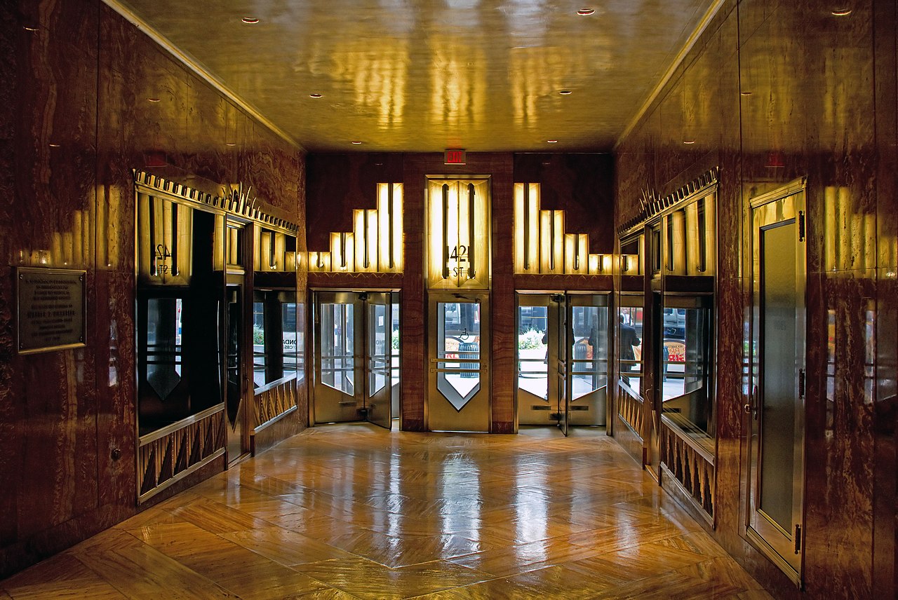 Chrysler_Building_42nd_St_exit.jpg