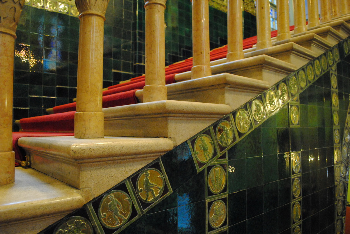 City_Hall_in_Subotica,_Zsolnay_ceramics.jpg
