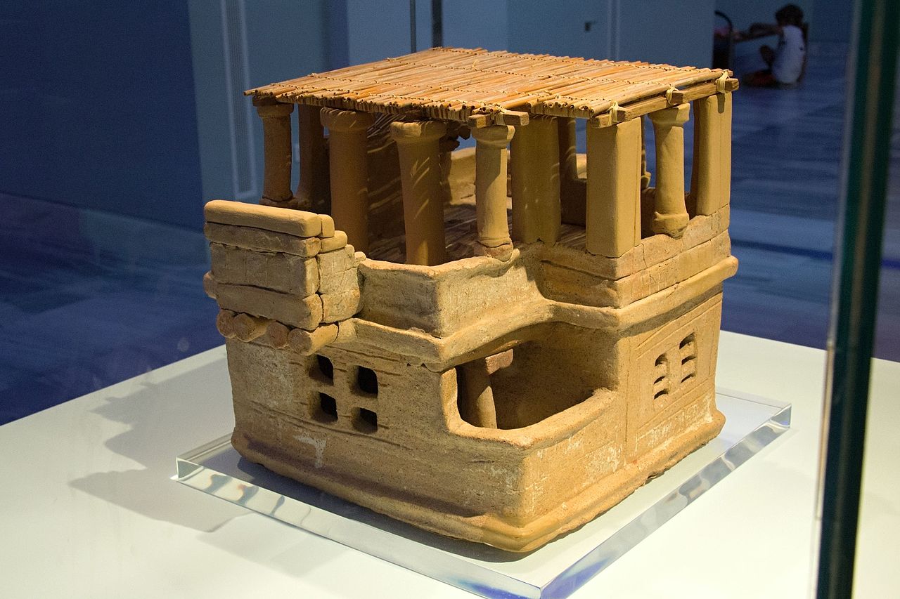 Clay_house_model_from_Archanes,_1700_BC,_AMH,_19410,_145004.jpg