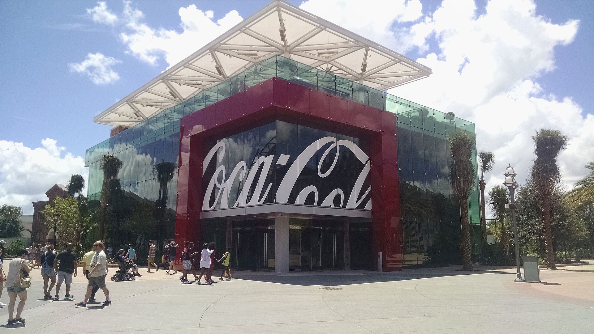 Coca-Cola_Store_(27691075934).jpg