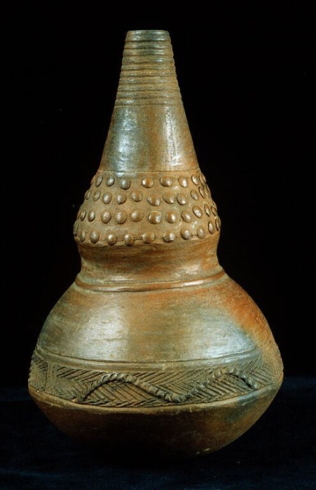COLLECTIE_TROPENMUSEUM_Aardewerken_kruik_TMnr_2363-2a.jpg