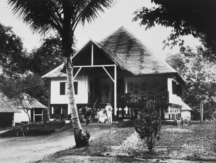 COLLECTIE_TROPENMUSEUM_De_familie_Schieke_met_3.jpg