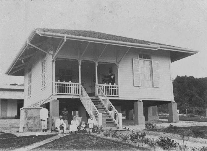 COLLECTIE_TROPENMUSEUM_Gezin_m.jpg