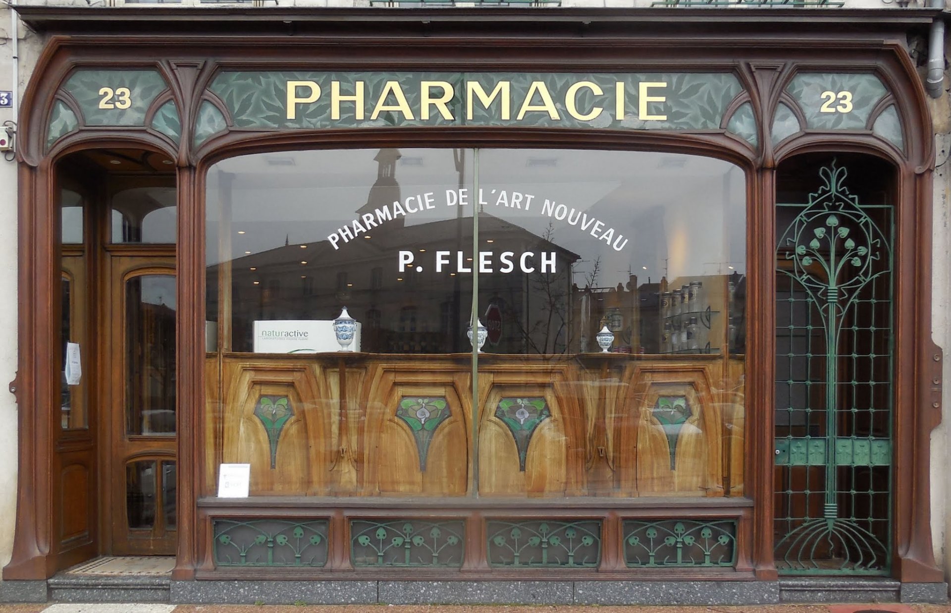 Commercy ,  place Charles-de-Gaulle 23, pharmacie Malard (Eugène Vallin 1907,.jpg