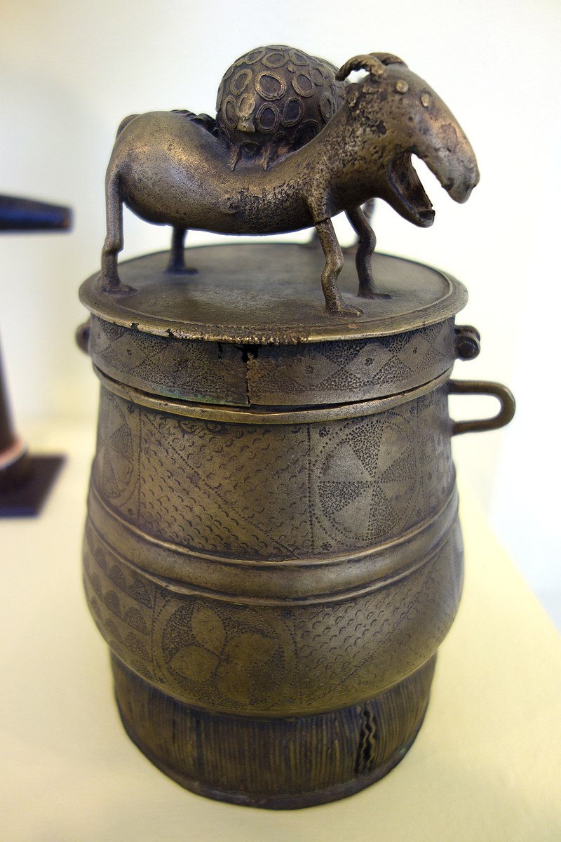 Container_(kuduo)_with_leopard_attacking_a_smaller_animal,__late_19th_.jpg