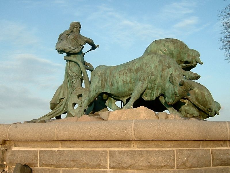 Copenhagen_statue_of_Gefion.jpg
