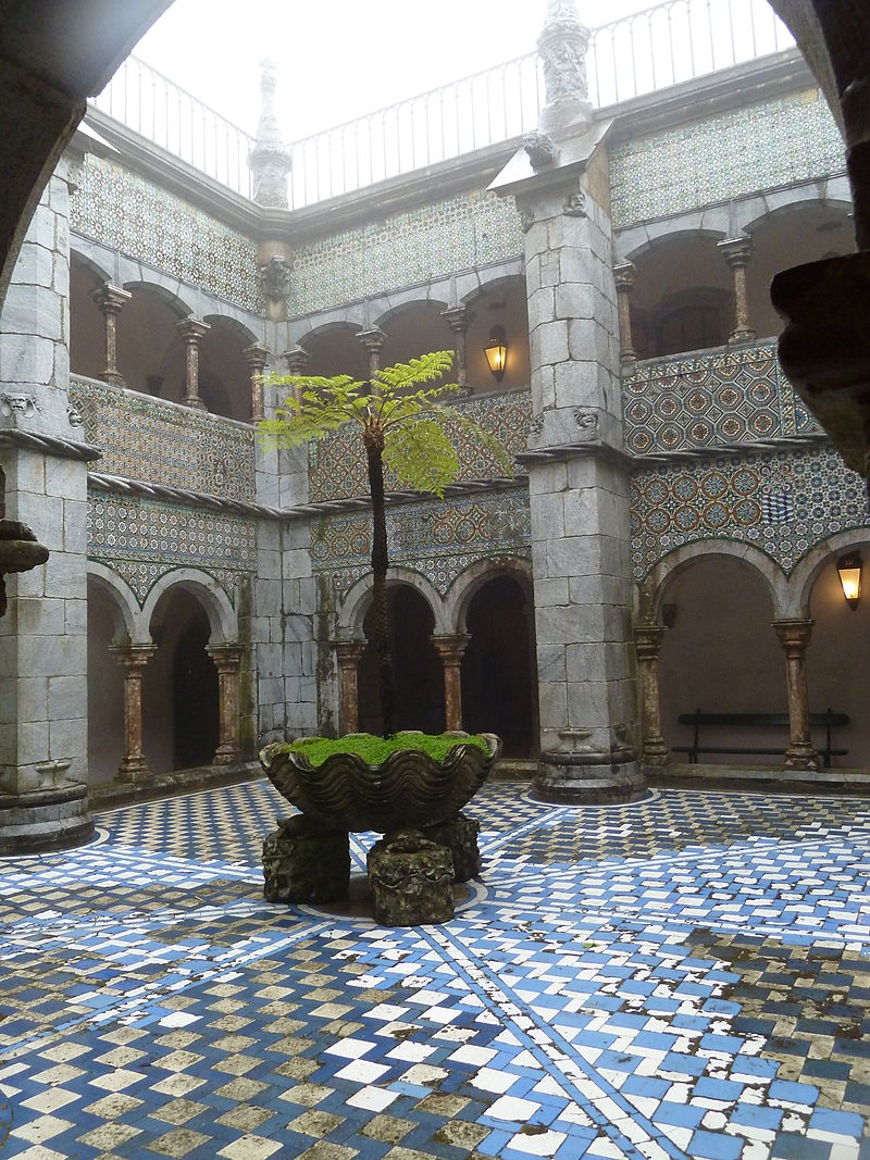 Courtyard_of_Palácio_Nacional_da_Pena_P1000455.JPG