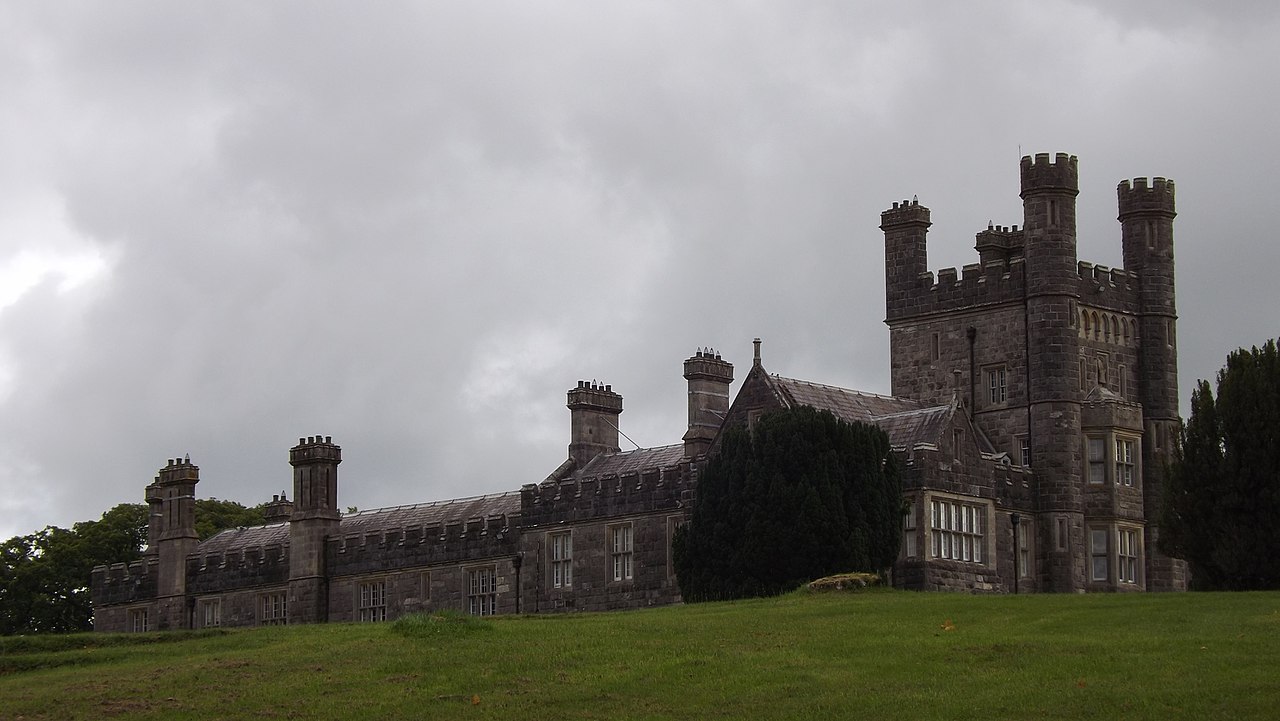Crom_Castle_-_panoramio_(1).jpg