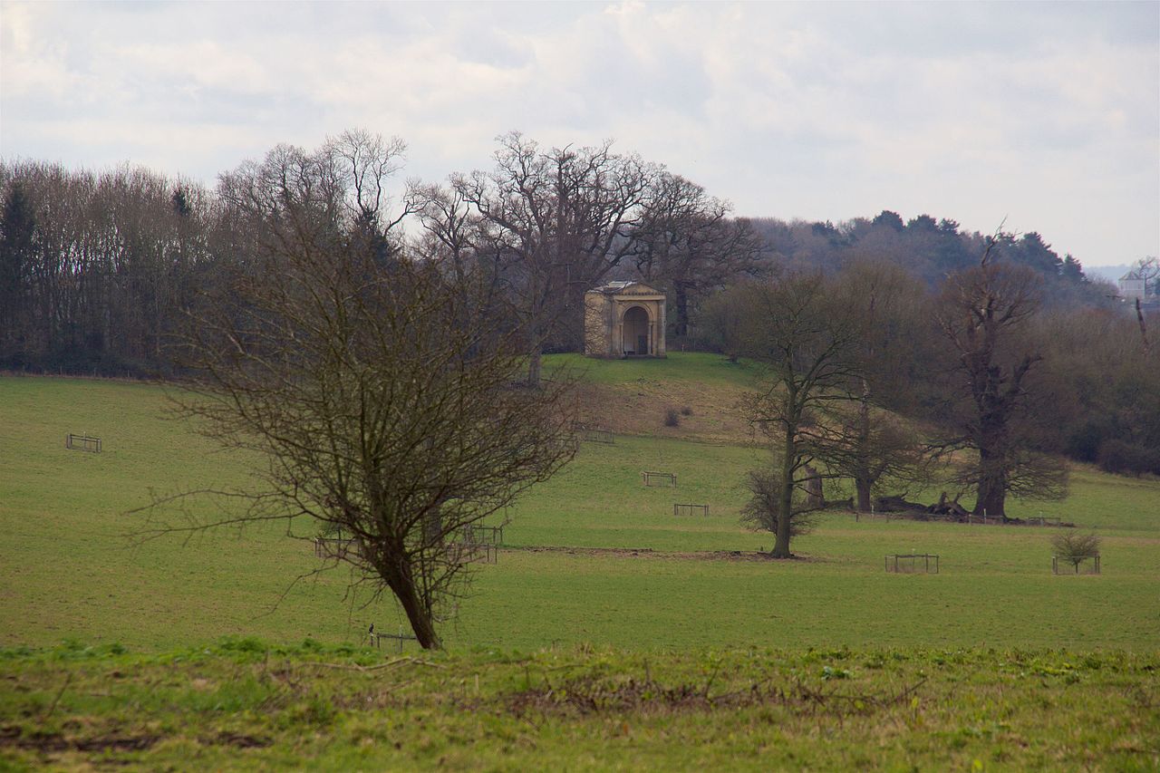Croome_Court_Park_Seat_2016_002.jpg