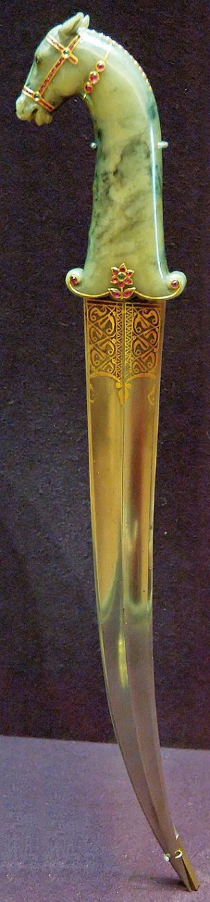 Dagger_horse_head_Louvre_OA7892_full.jpg