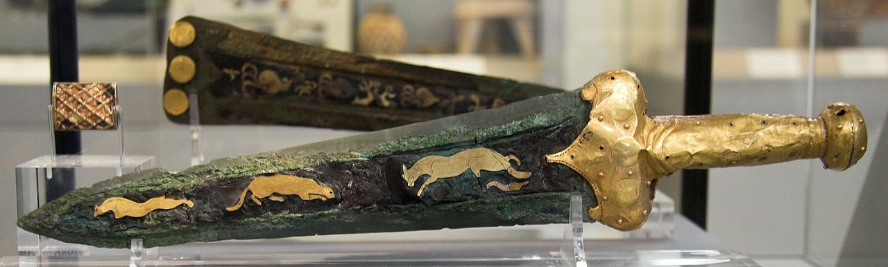 Dagger_with_animals_Mycenean_culture,_NAMA_8340_080876.jpg
