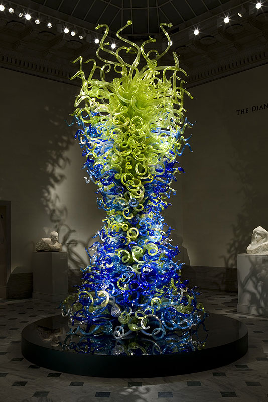 dale-chihuly-sea-blue-and-green-tower.jpg