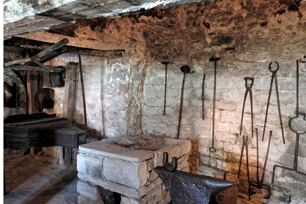 Das_Burgmuseum_Meersburg._Die_Waffenschmiede.jpg