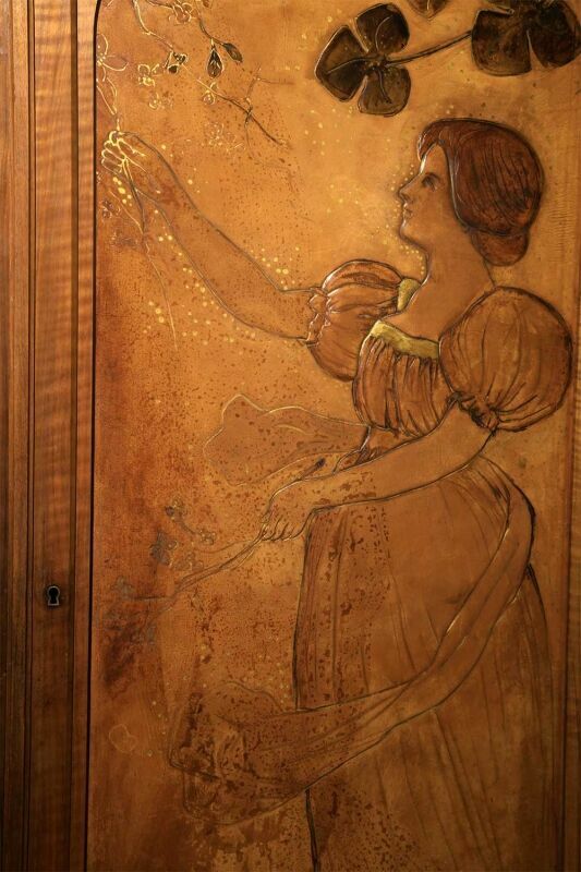 detail-armoire-villa-laurens-copy-uroz_5ce6a4c00c10a.jpg