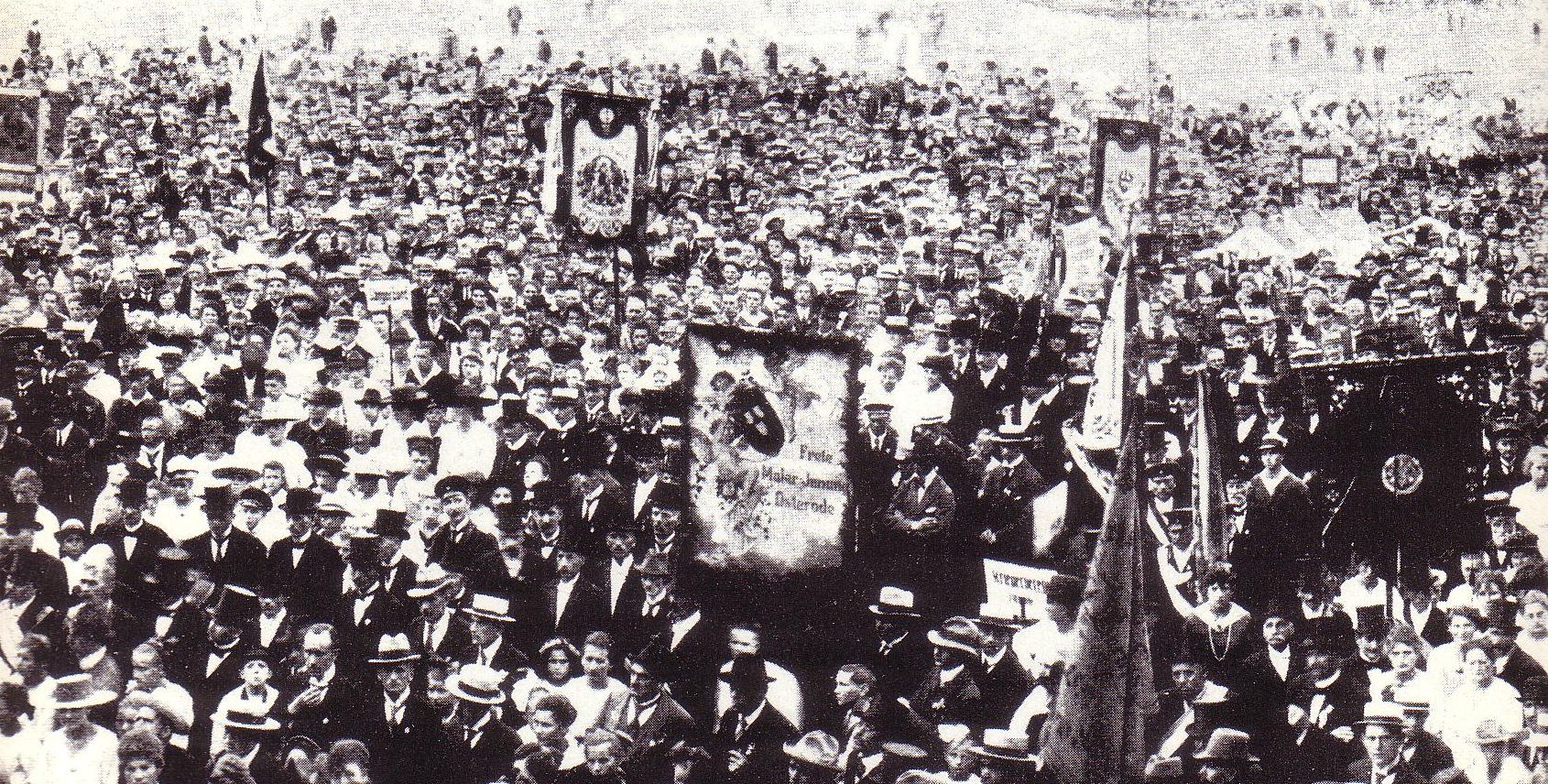 Deutscher_Tag_in_Osterode,_Ostpreußen_(1920).jpg