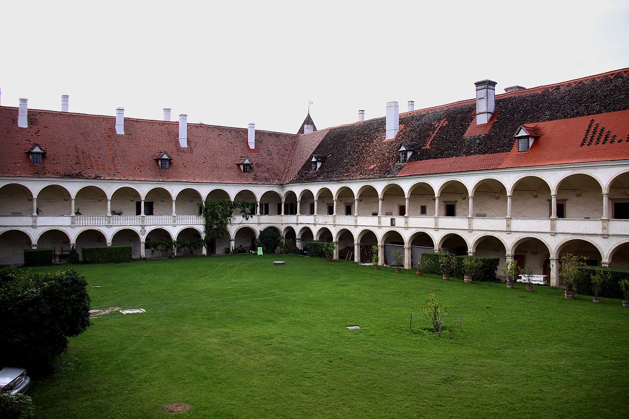 Deutschkreutz_-_Schloss_(01).jpg