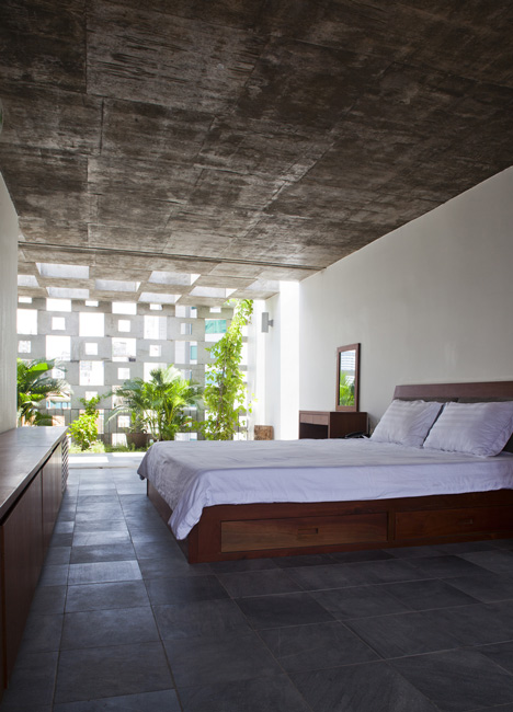 dezeen_Binh-Thanh-House-by-Vo-Trong-Nghia-and-Sanuki-+-Nishizawa_13.jpg